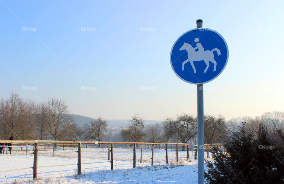 sign bridlepath and pasture in winter