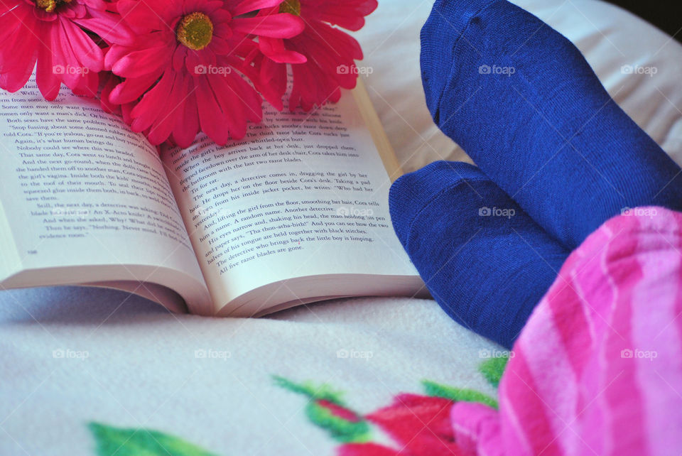 Relaxing, reading a book, in bed, pajamas and socks, lazy day, blue red white pink, flower, cozy