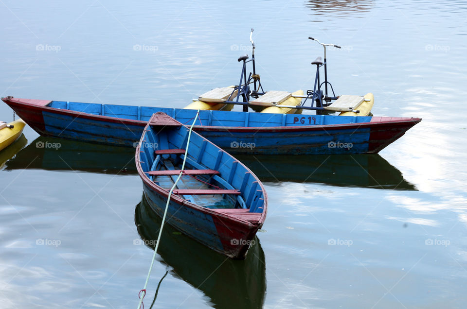 boats in pokhara lake