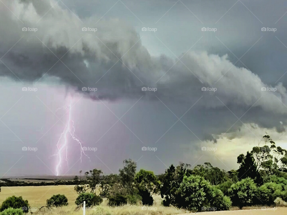 cloud to ground lightning strike