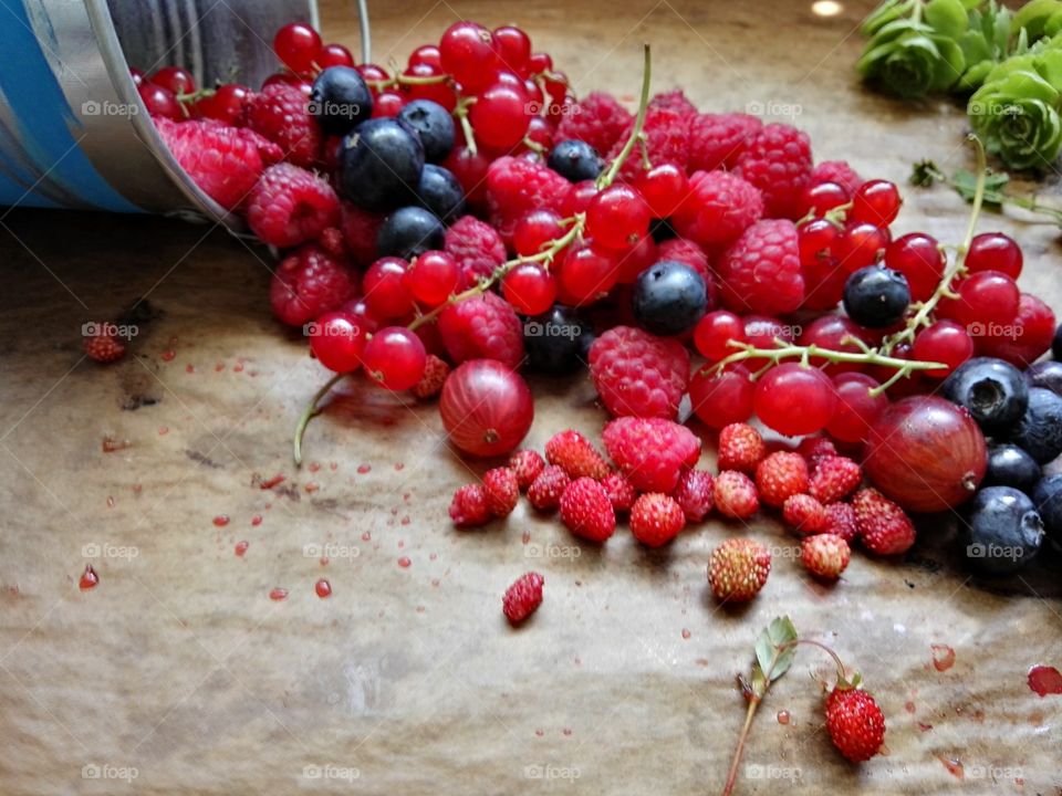 summet diet, summer fruits, berries, rustic dark food photography