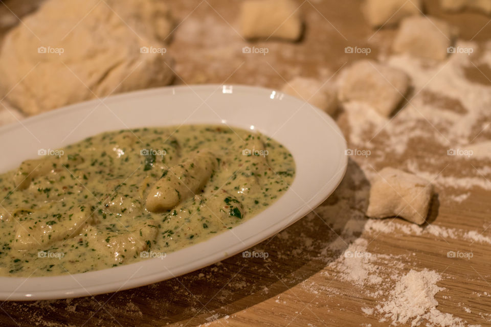 Gnocchi with spinach cream sauce 