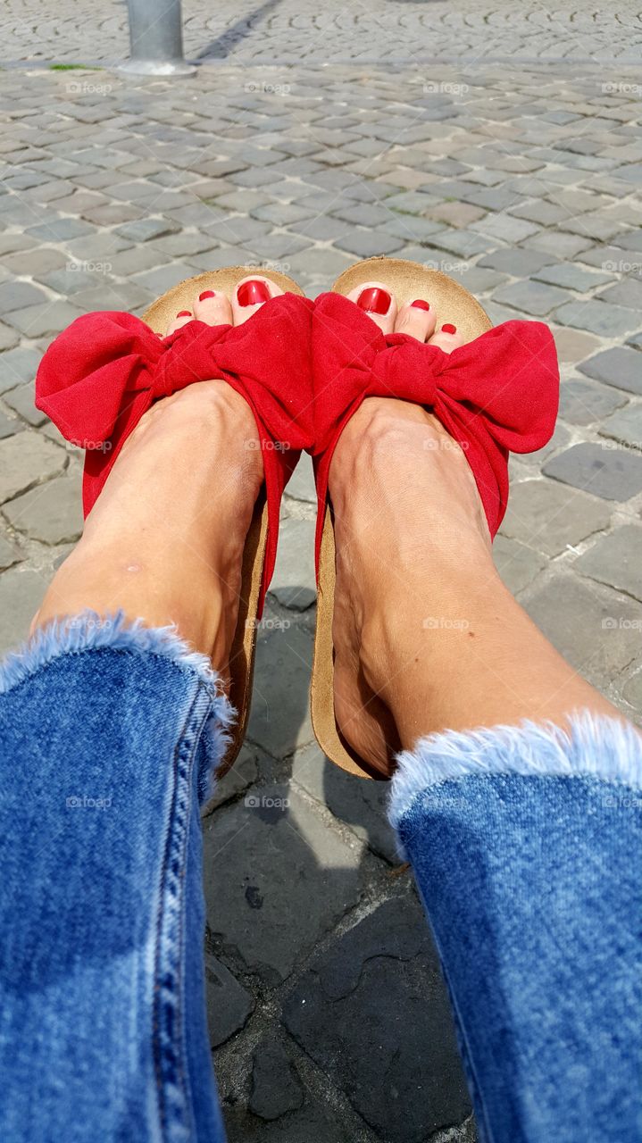 sandels red feet