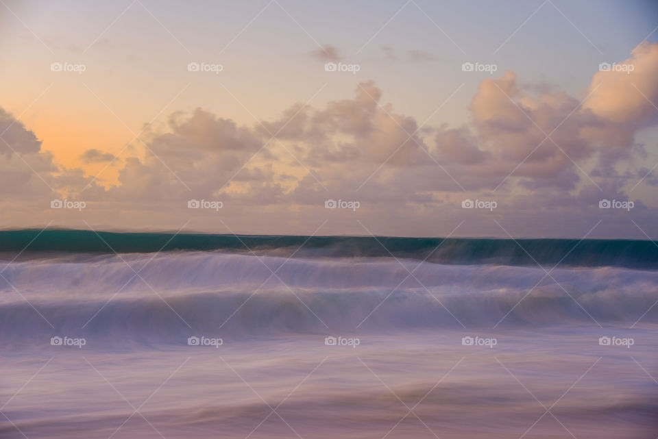 Sets is 3, waves in a blurred motion 