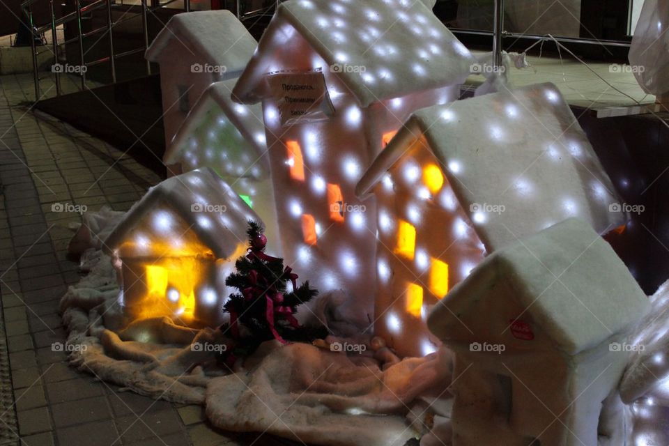 white light house christmas by lanocheloca