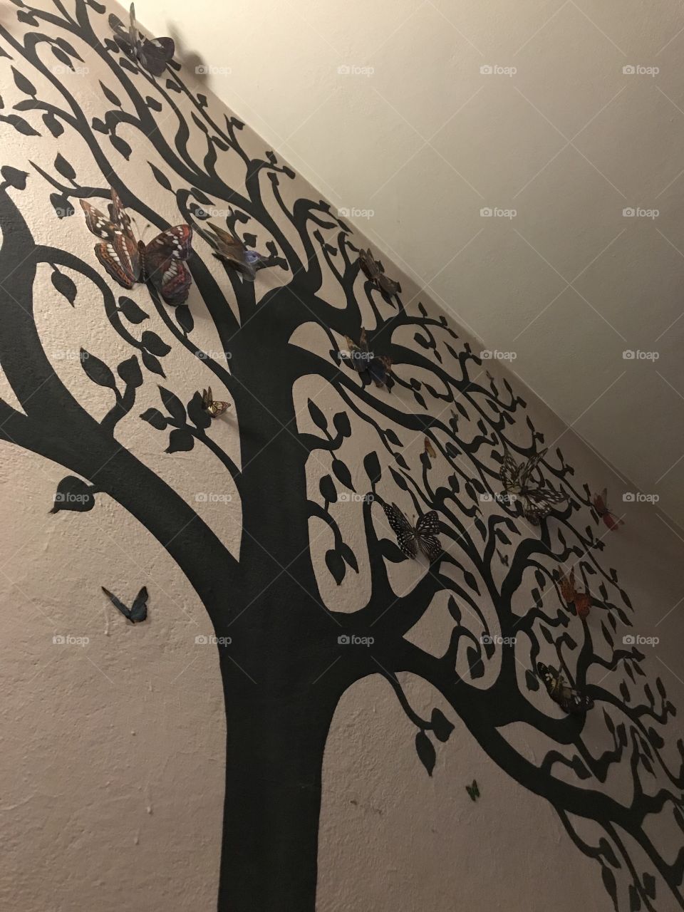 Pittura murale disegno sul muro , albero 