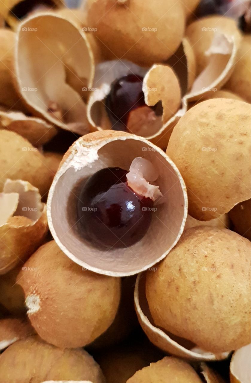 Longan skin and seeds