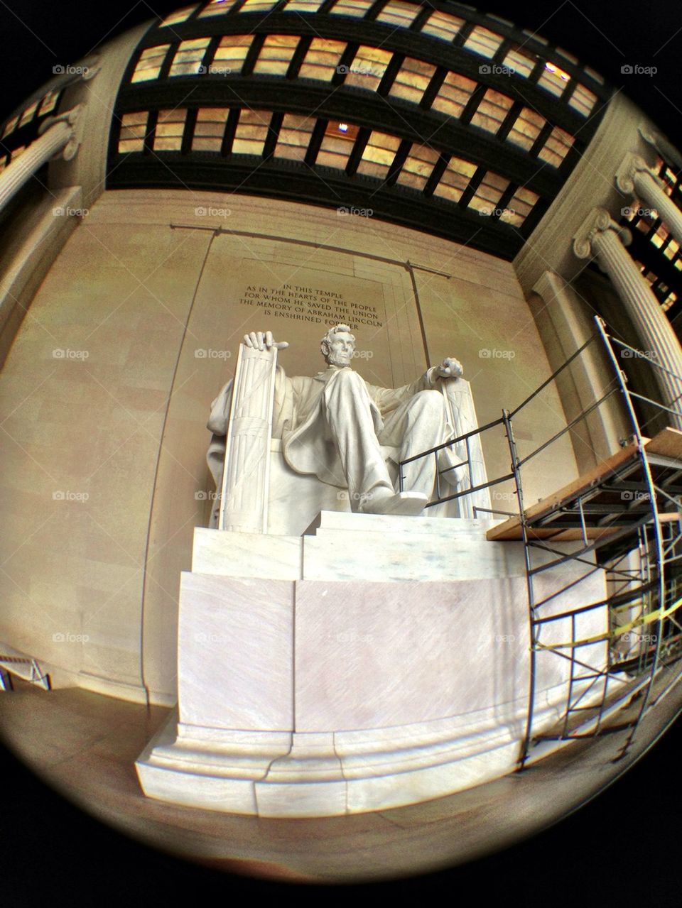 Lincoln memorial being un-defaced