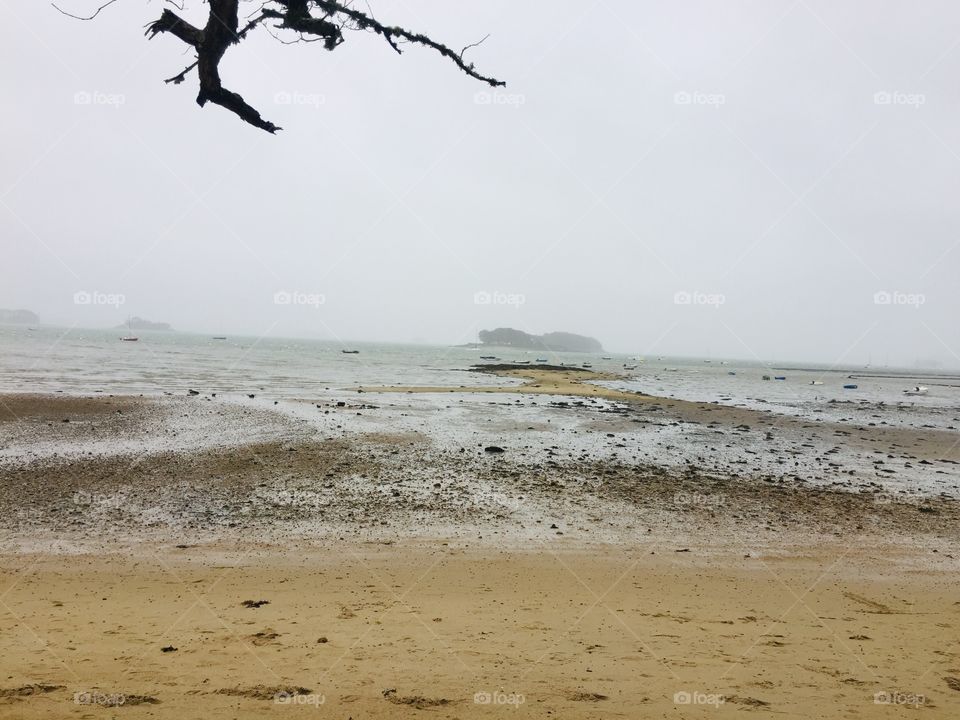Plage bretonne sous la pluie