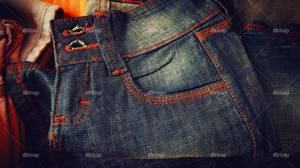 Tecidos. Calça jeans.