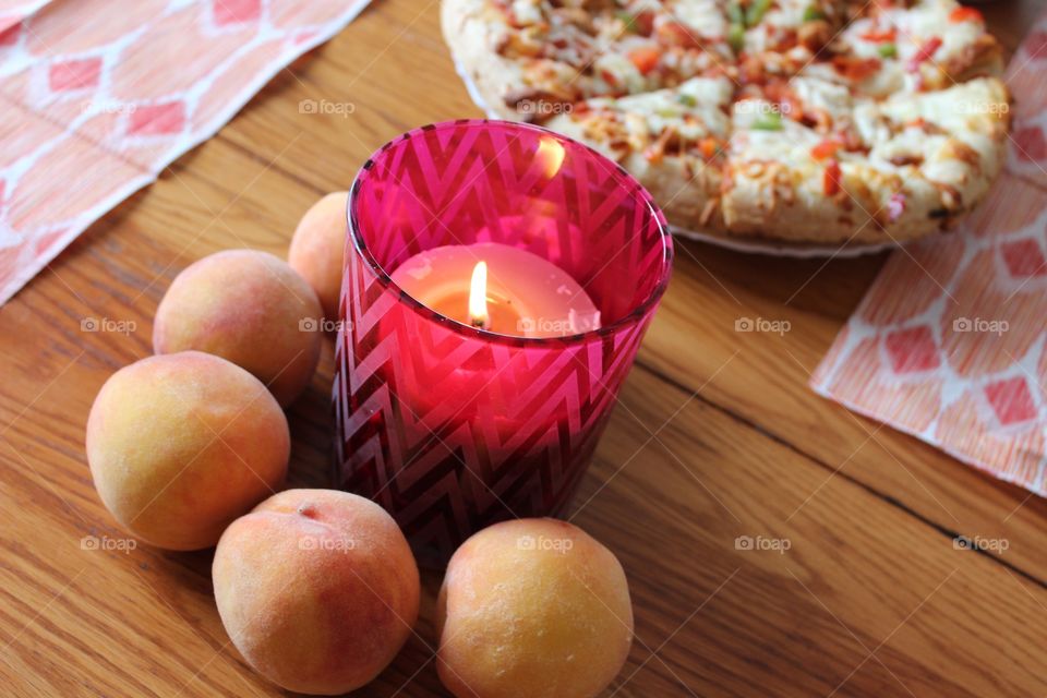 table candle pizza pitches