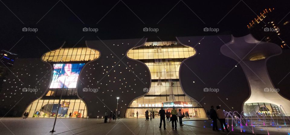 National Taichung Theater.(NTT)NTT architect Toyo Ito once attended an open-air concert while traveling in Portugal. There he experienced a true melding of performance and audience capturing the joy of music as ritual.