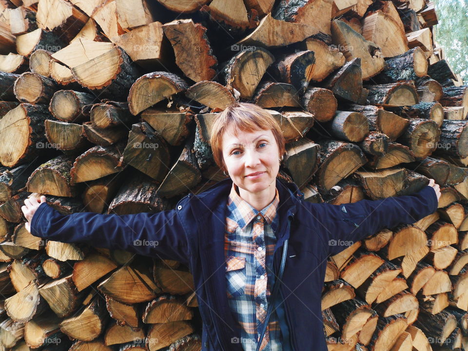 girl on the background of firewood