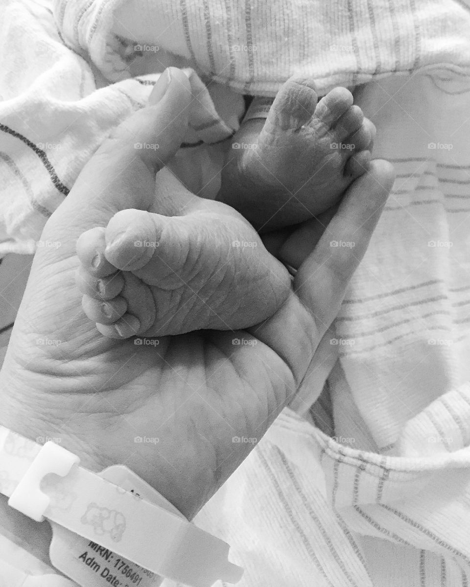 Tiny newborn feet