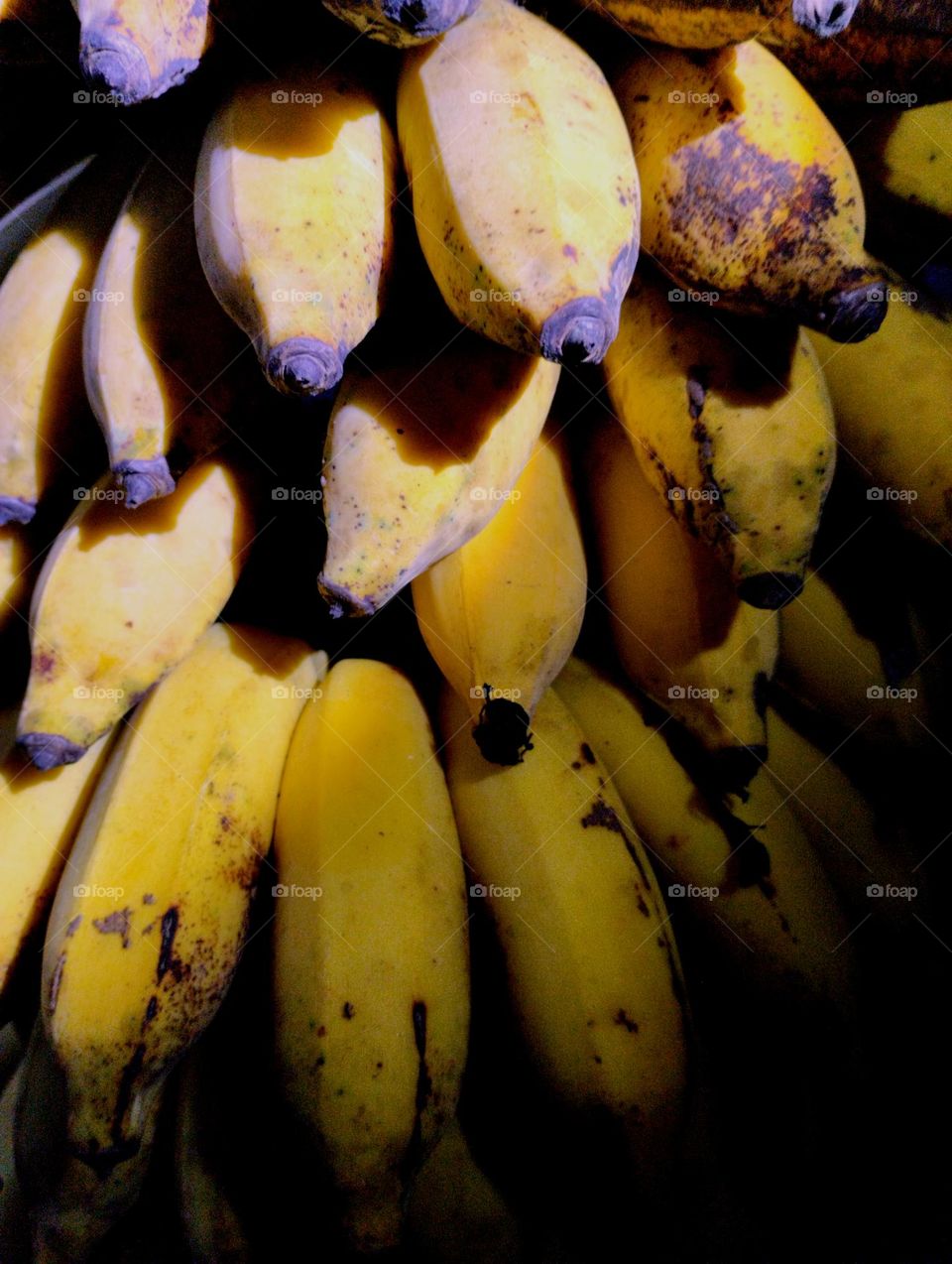 Bananas that are yellowed or ripe are delicious fruits