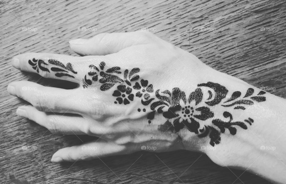 Hanna Tattoo Hand