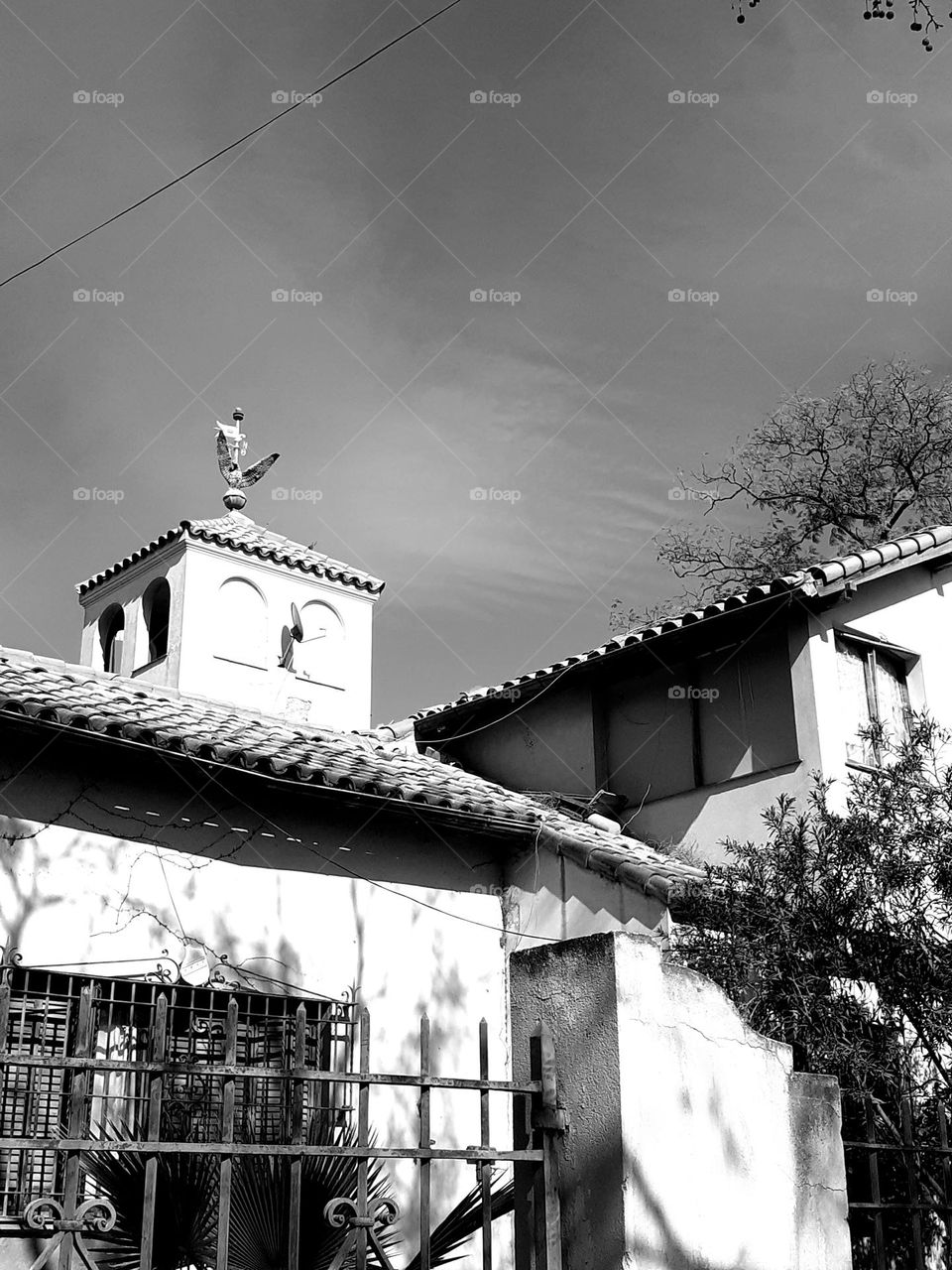 edificio antiguo en blanco y negro