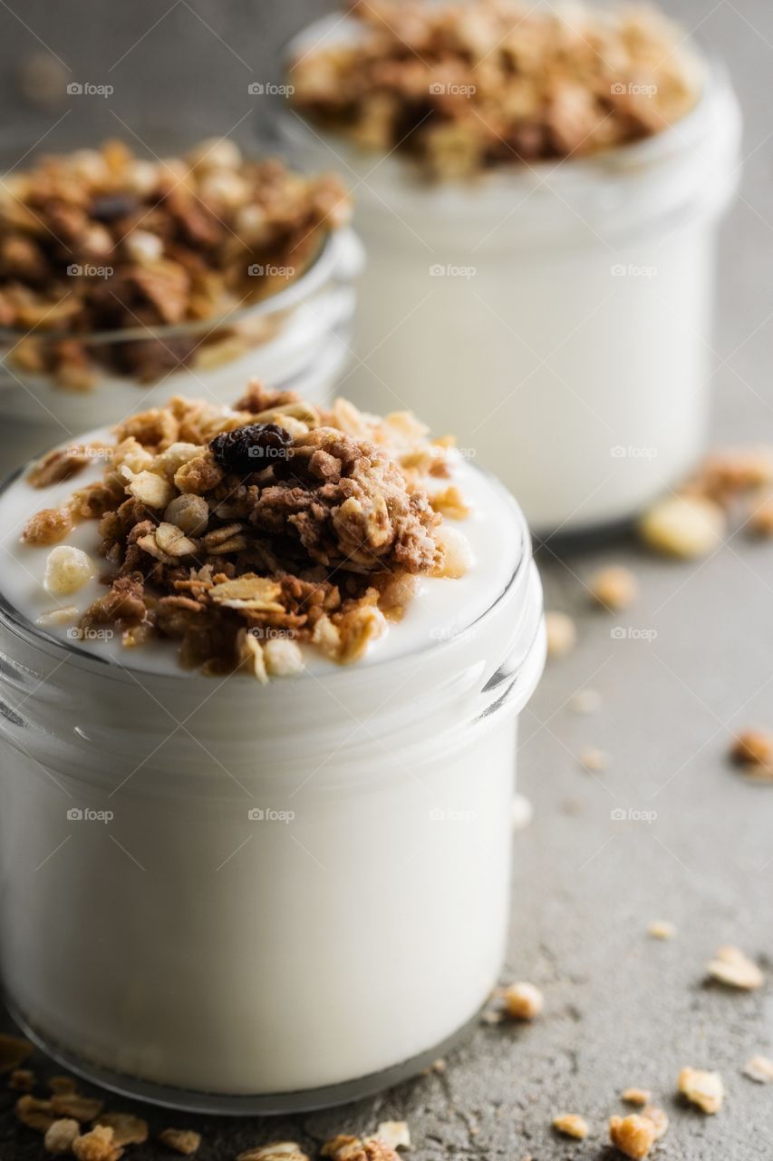 Yoghurt with granola made of oats, raisins, puffed rice, chocolate and dried bananas .