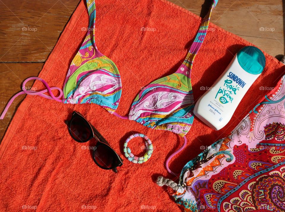 This extremely hot summer demands protection: sunglasses and sunscreen, and we are ready to enjoy our vacation. 
