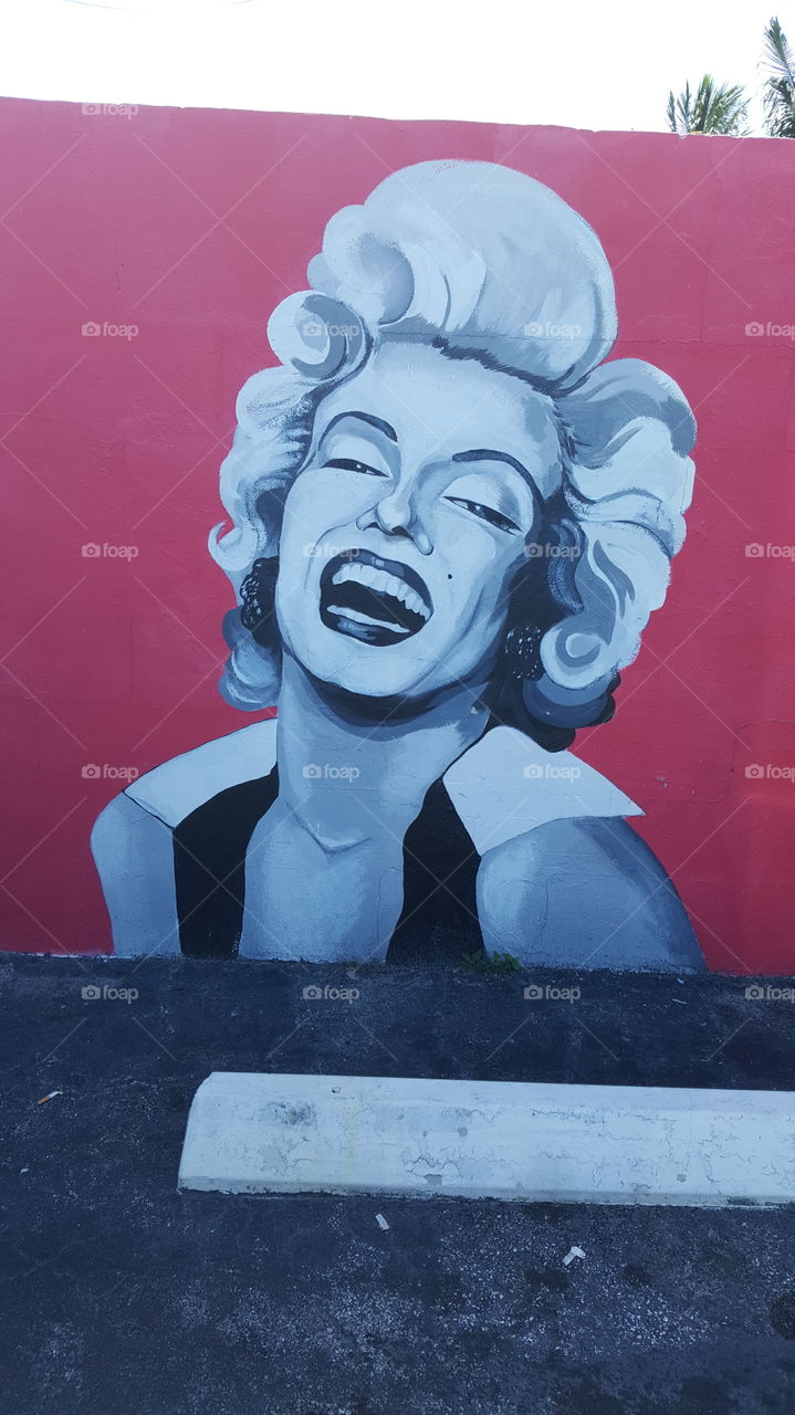 Marilyn Monroe wall graffiti