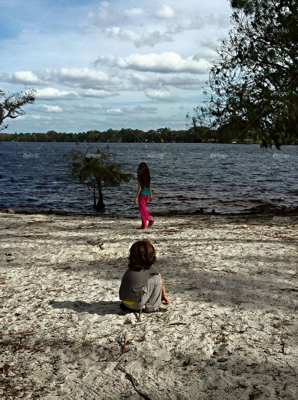 Children on the shore / Kids at Lake