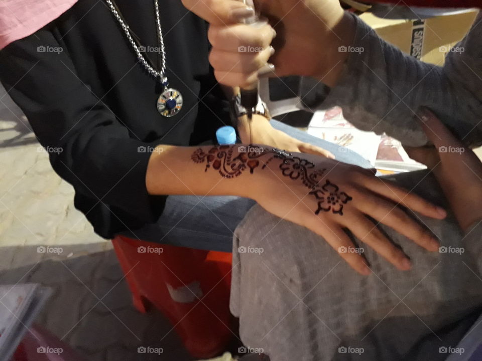 making moroccan henna