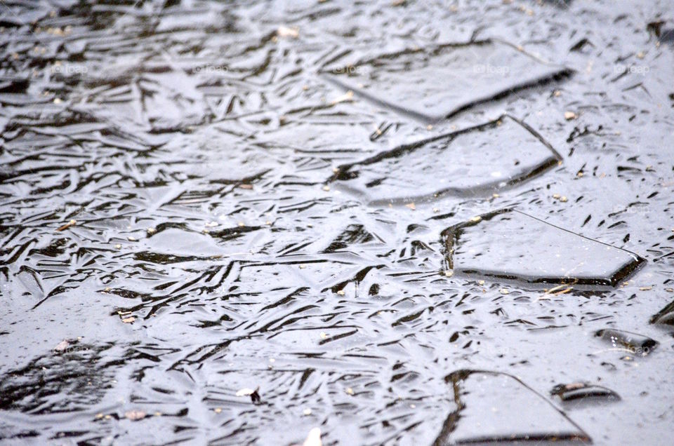 Ice forming with the temp dropping