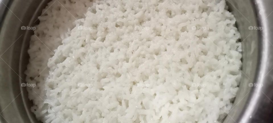 Cooked Rice 🌾😋!! White colour this food popular in every function and every lunch and dinner. This cooked rice eating with sambar or curry.