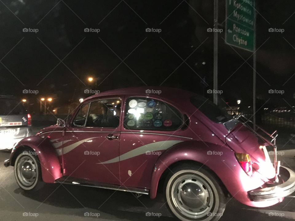 Розовый Volkswagen 