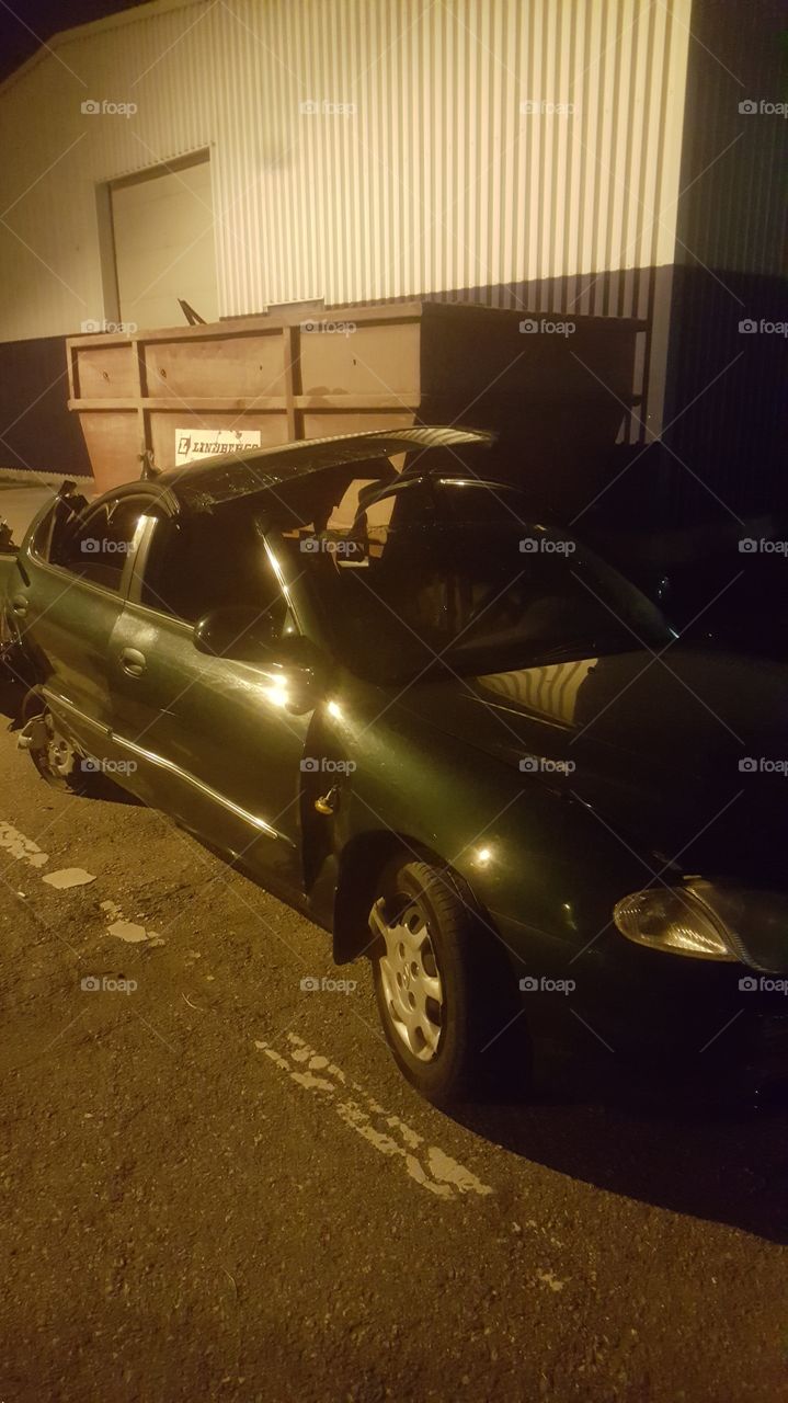 car thats been in an accident