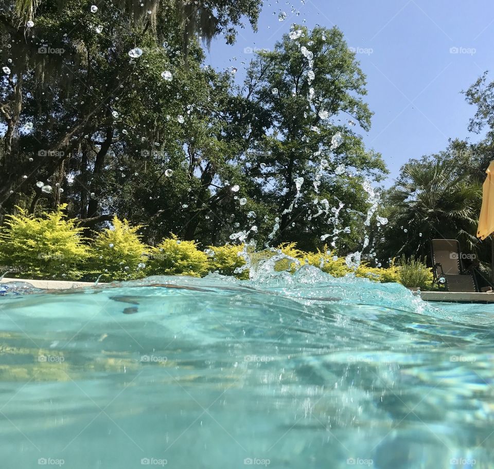 Pool waves and splashes