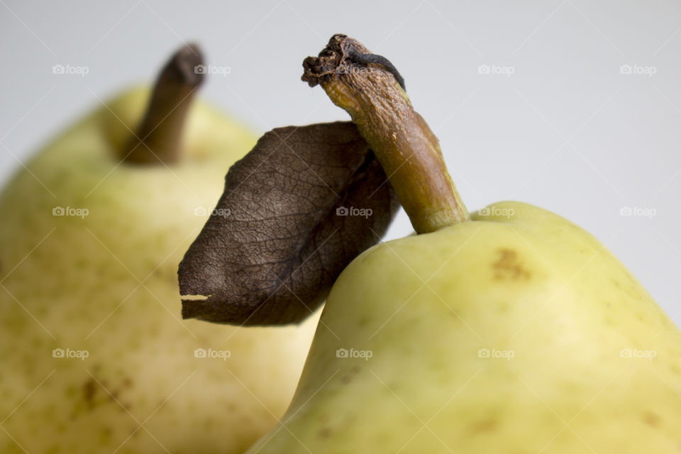 The leaf on the pear