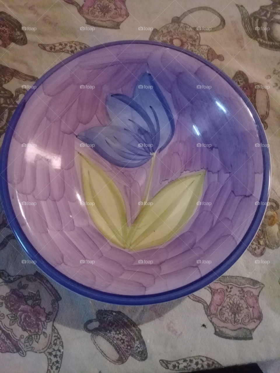 plato de cerámica pintado y decorado a mano
