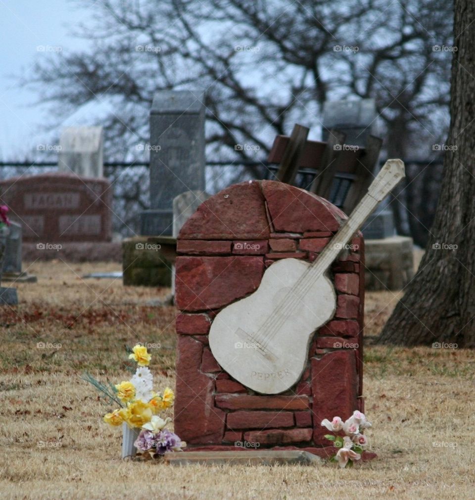 Guitar headstone