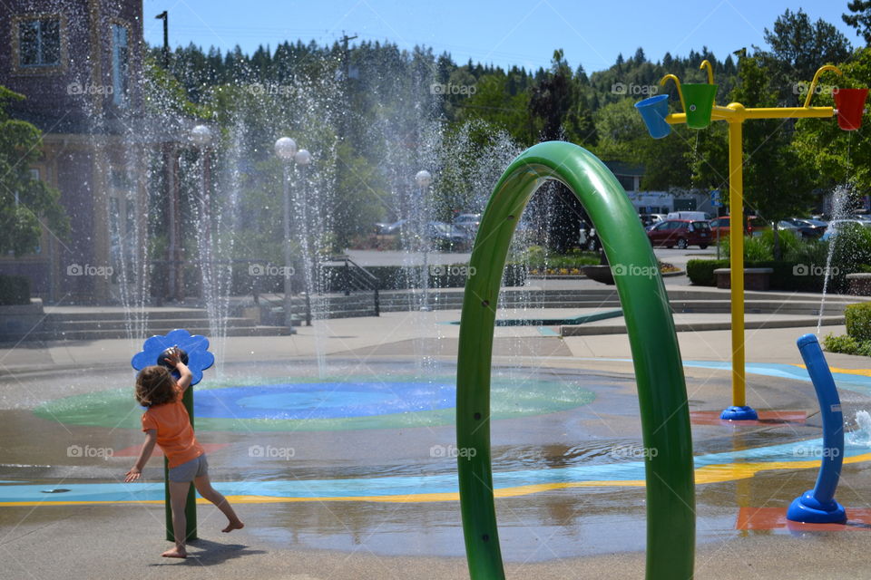 Children's' water spray and splash park