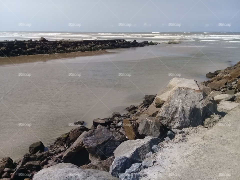 Ocean and Mongagua river. Brasil