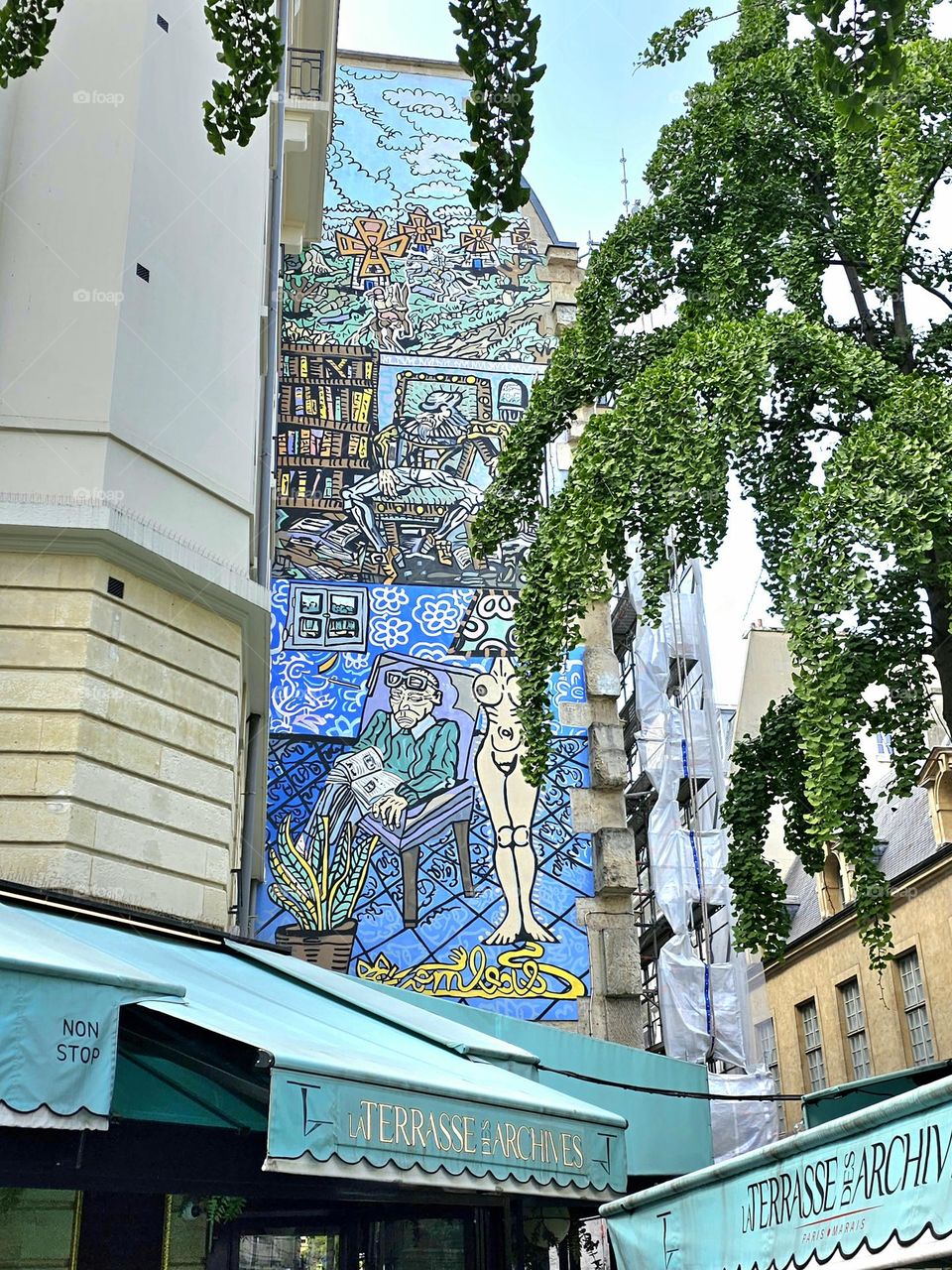 painted wall in Paris