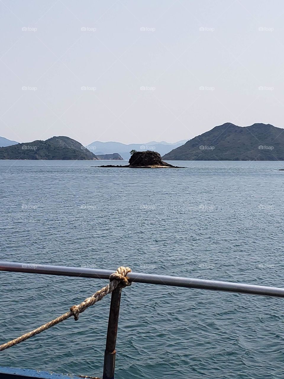 Chap Mo Chau island is located at Yan Chau Tong Marine Park on the way of boat trip to Lai Chi Wo.