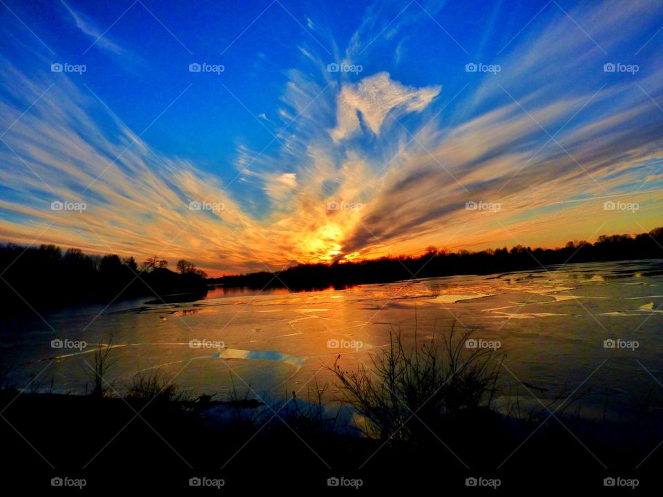 Lake sunset in winter. 