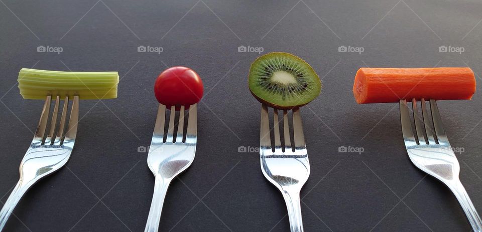 Reusable cutlery 🍴 Healthy foods 🍅🥝🥕💚