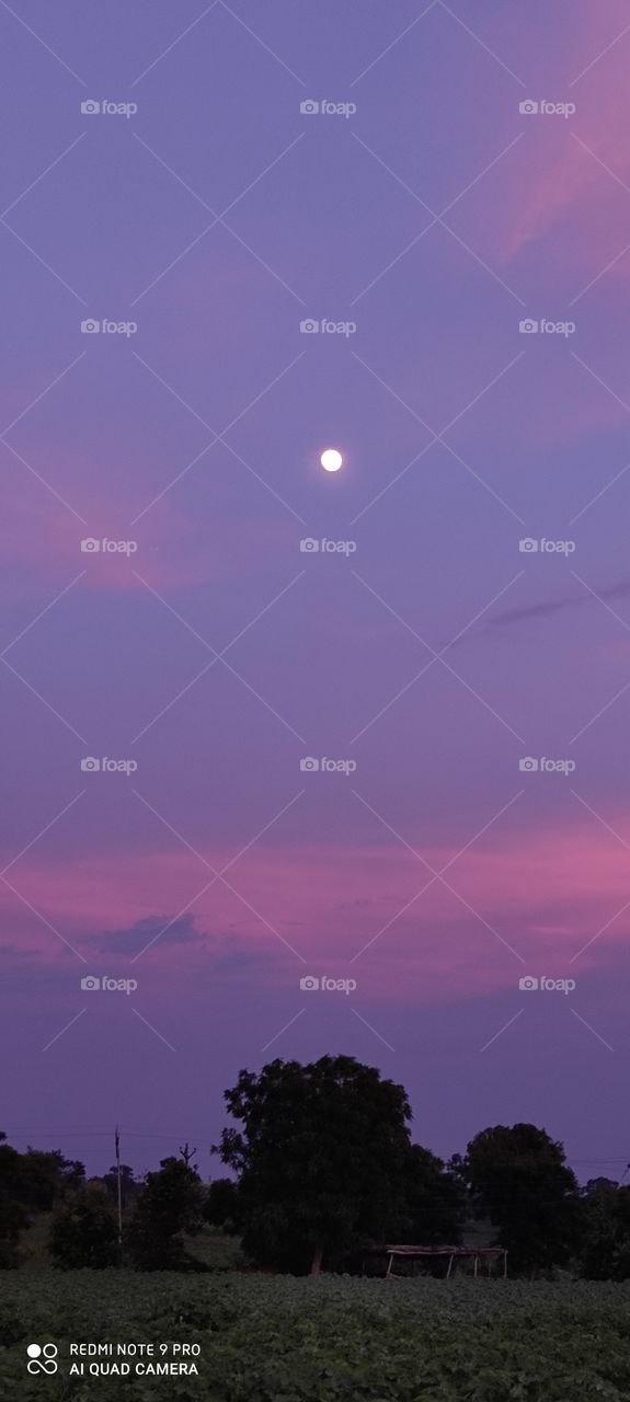 After the sun sets, the moon looks so beautiful it seems as if a mystery is mine.