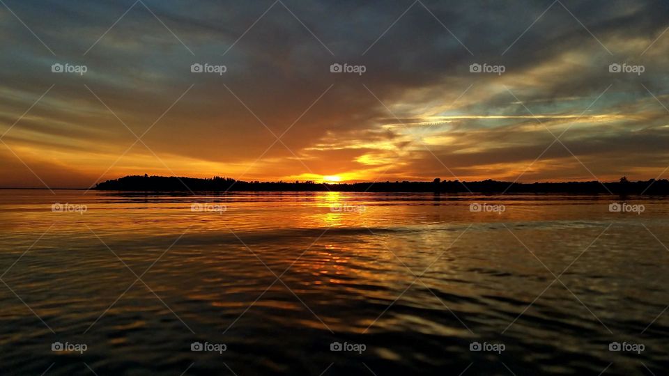 Spectacular sunset at Folsom lake!