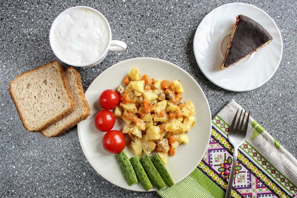 Prepared potato with tomato and cucumber in plate