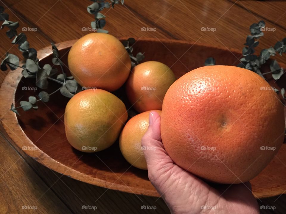 Grapefruit in bowl