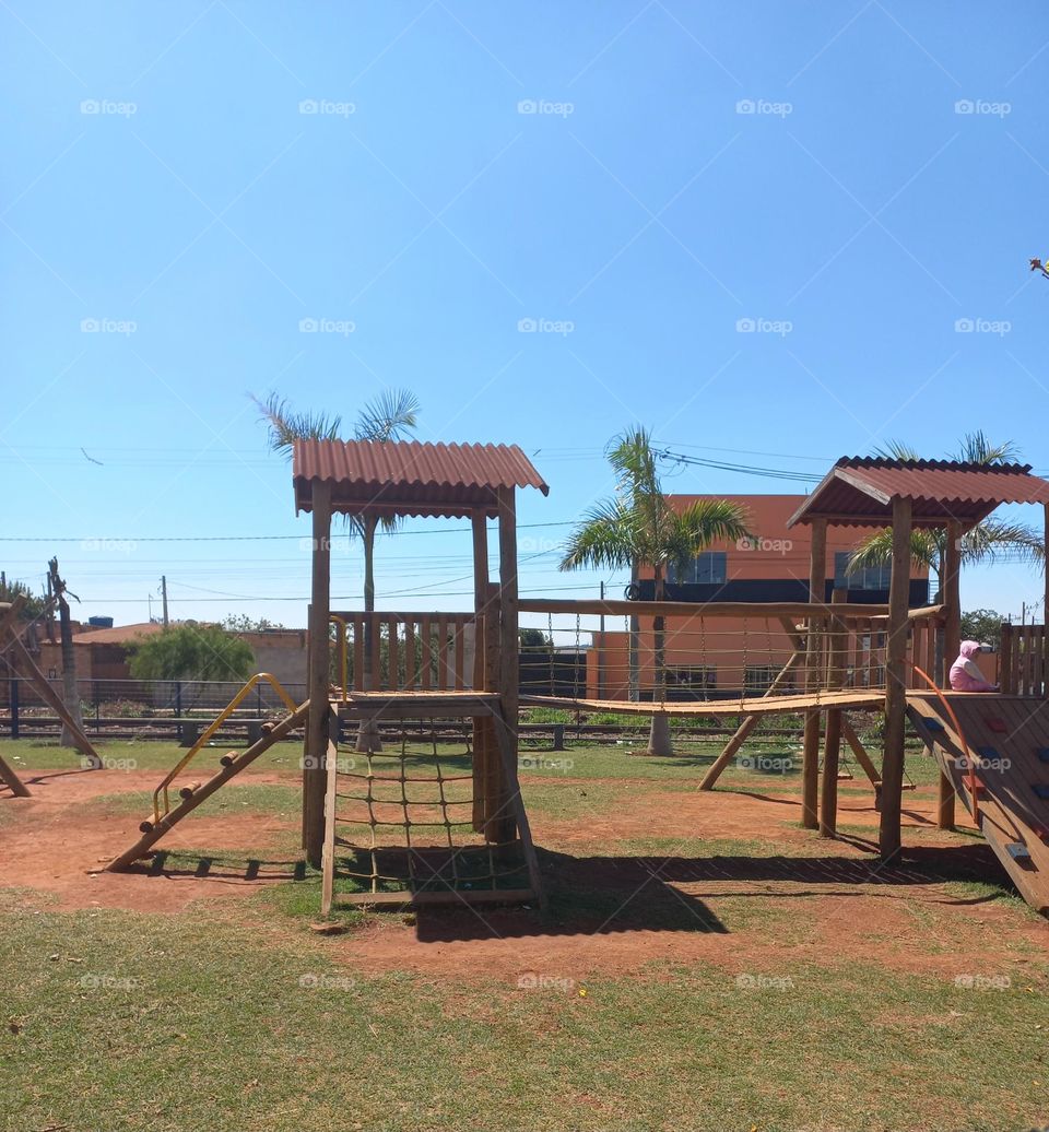 Parquinho infantil, é um espaço, que proporciona diversos benefícios às crianças, ajuda na coordenação motora, estimula a criatividade e promove a socialização das crianças