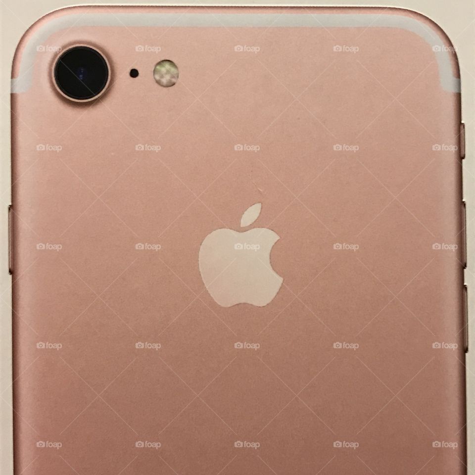 Apple iPhone 7 rose gold photo on box