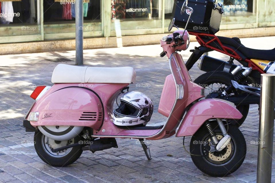 Pink moto