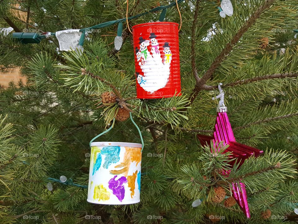 Some local daycare children in Kansas decorated these cans to use as ornaments on the community Christmas tree. They did such a good job!