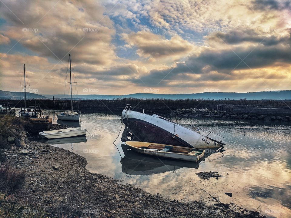 Scenic view of the adriatic seaside with boats.