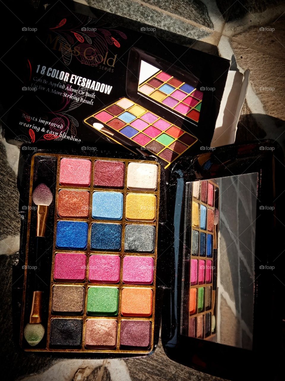 Miss Gold Color Series - 18 Color Eyeshadow👰